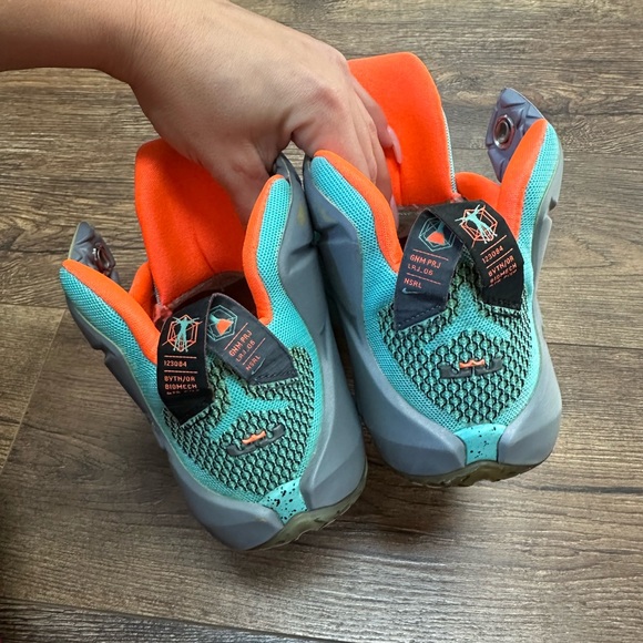 7Y Nike Lebron 12 - Picture 4 of 8